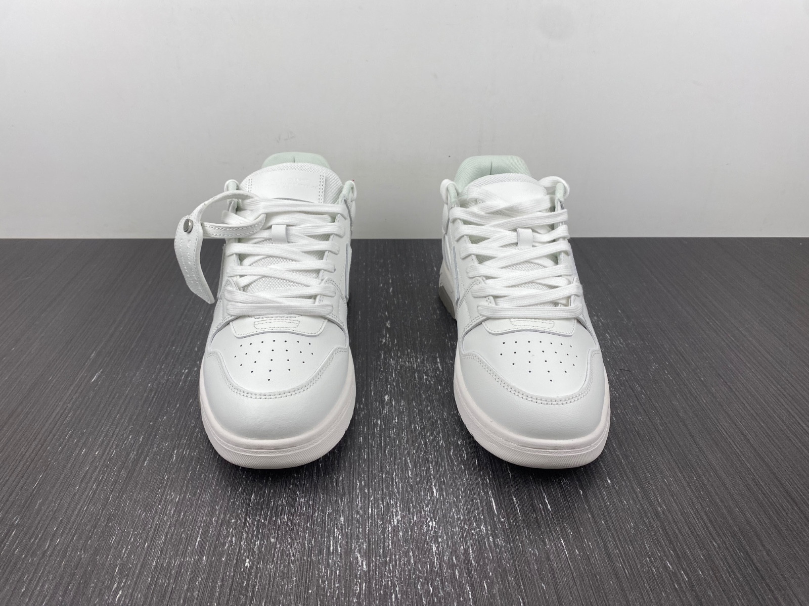 Off-White c/o Virgil Abloh