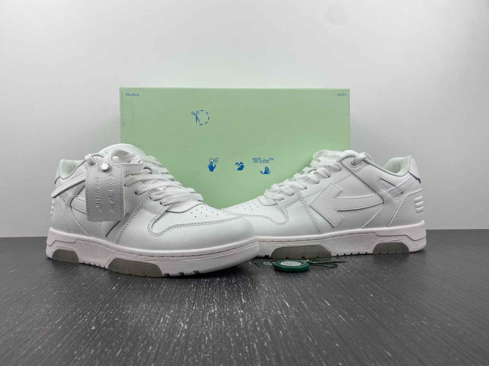 Off-White c/o Virgil Abloh