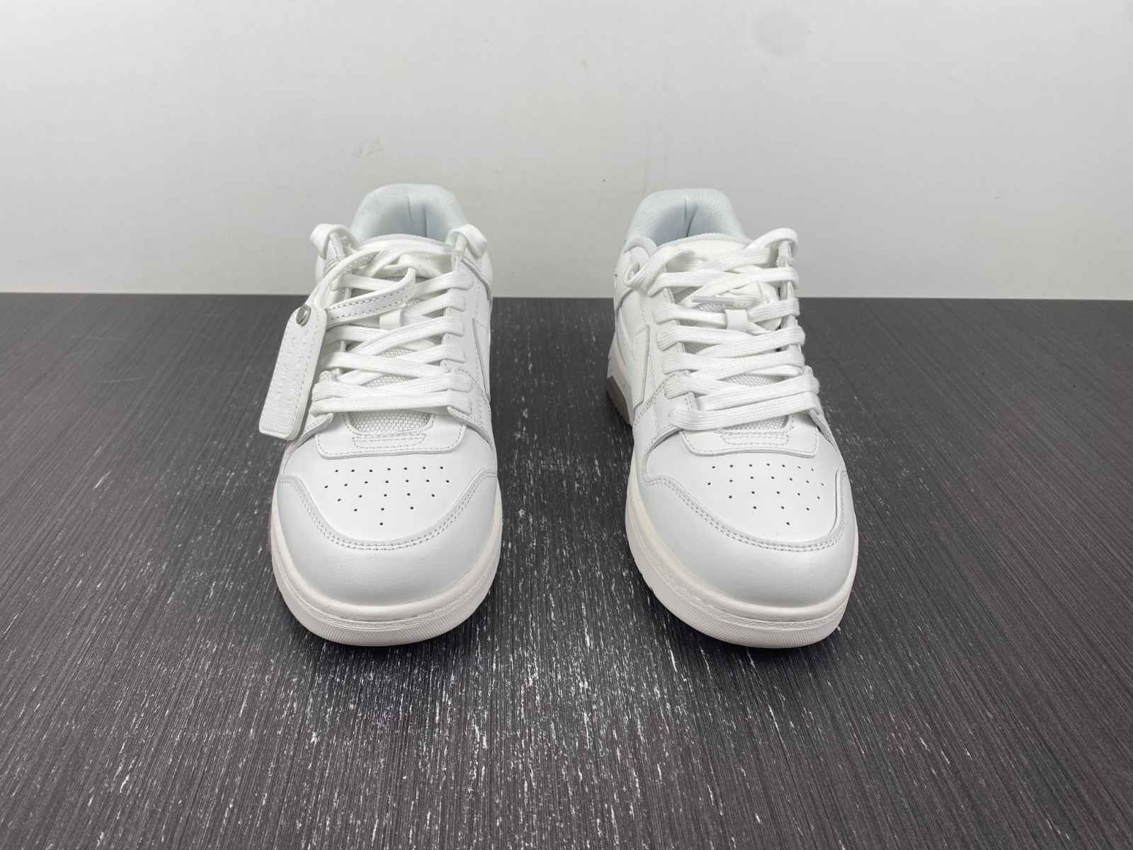 Off-White c/o Virgil Abloh