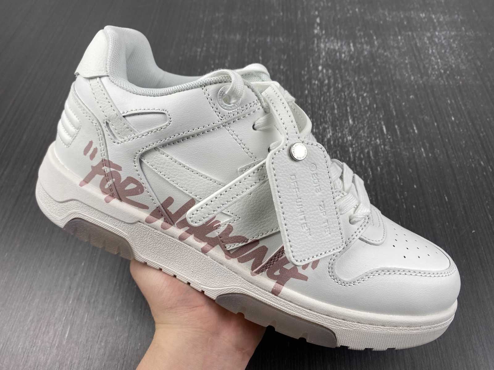 Off-White c/o Virgil Abloh