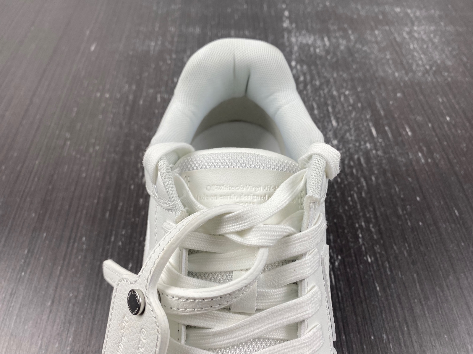 Off-White c/o Virgil Abloh