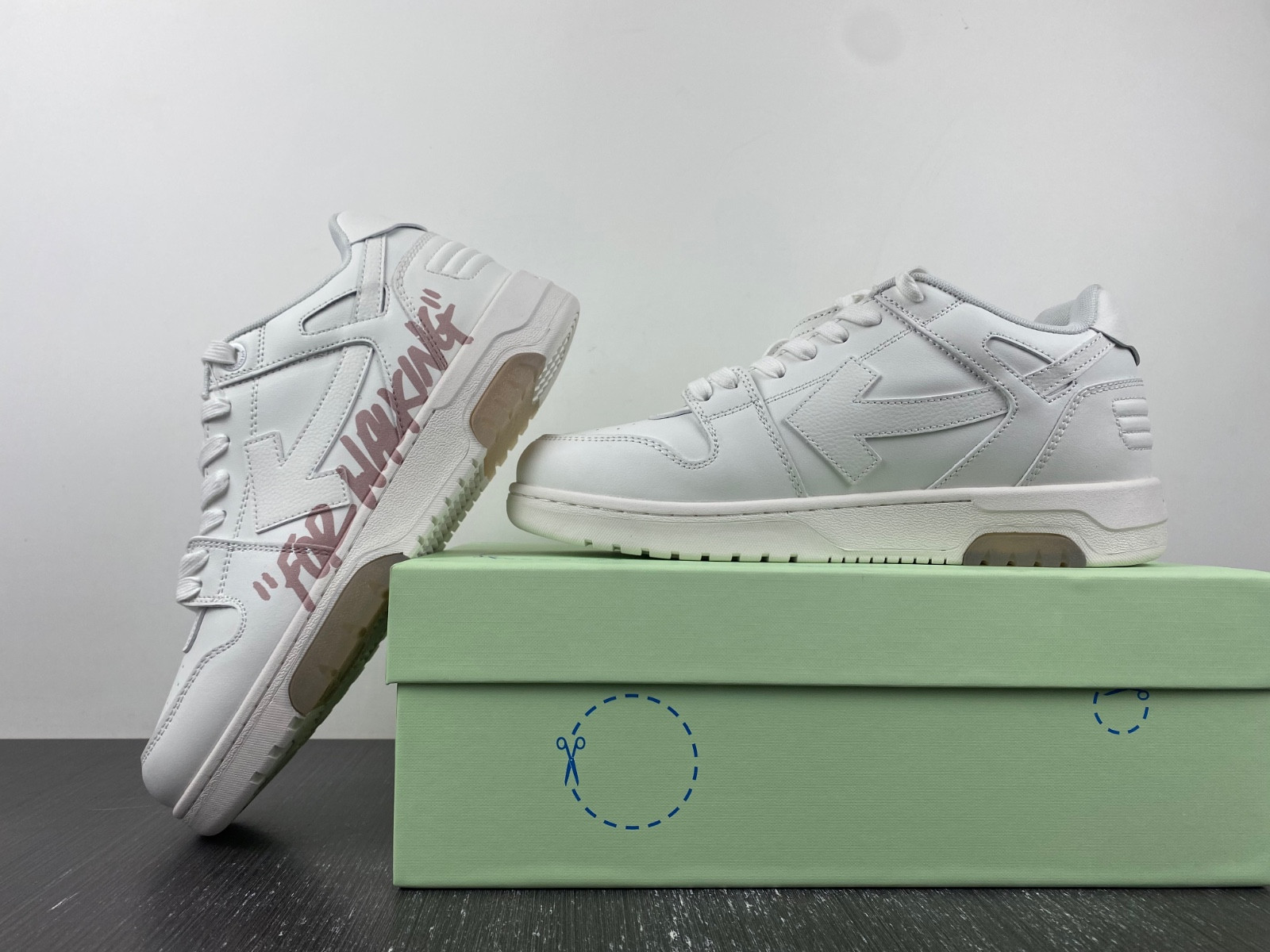 Off-White c/o Virgil Abloh
