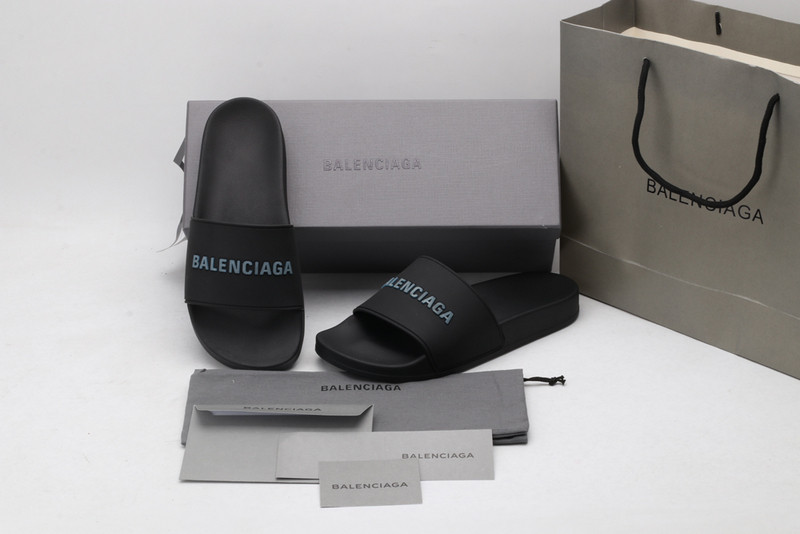 Ba*len*cia*ga black slides