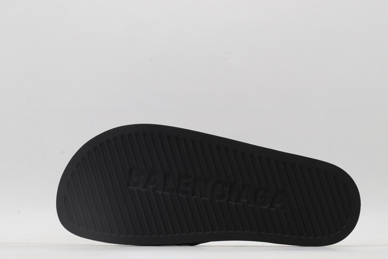 Ba*len*cia*ga black slides