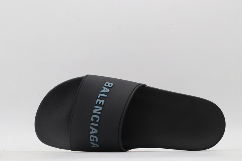 Ba*len*cia*ga black slides