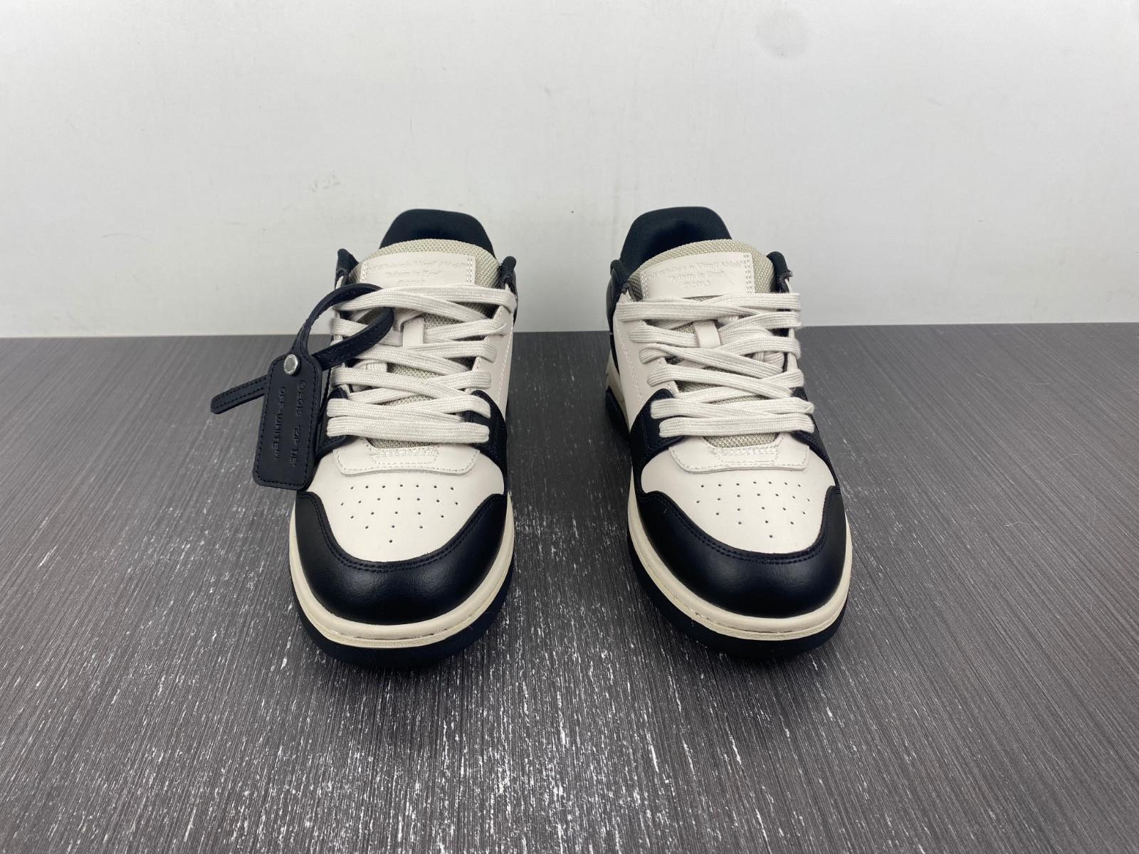 Off-White c/o Virgil Abloh