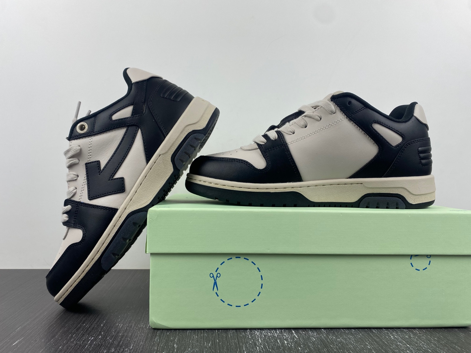 Off-White c/o Virgil Abloh