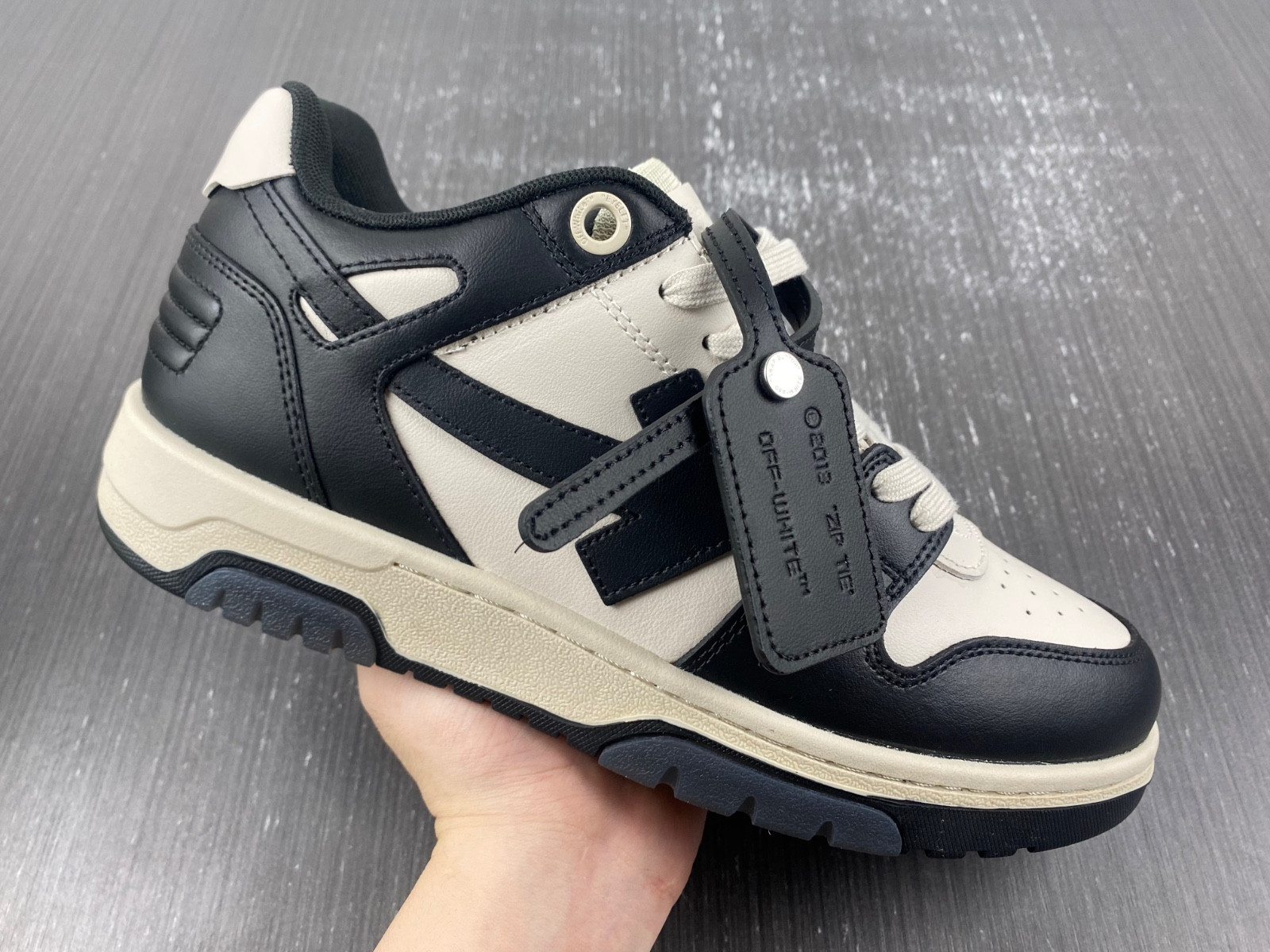 Off-White c/o Virgil Abloh