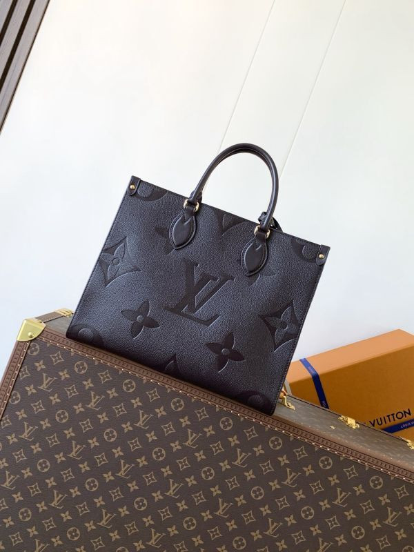 LV Onthego MM black