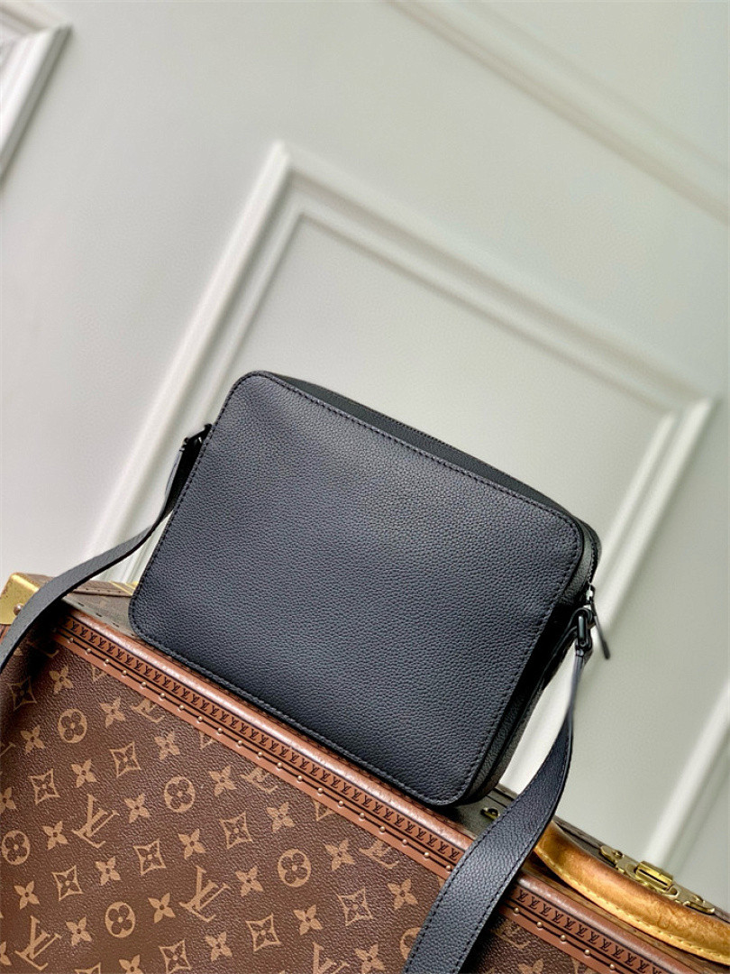 1V Boarding Messenger LV Aerogram M15265
