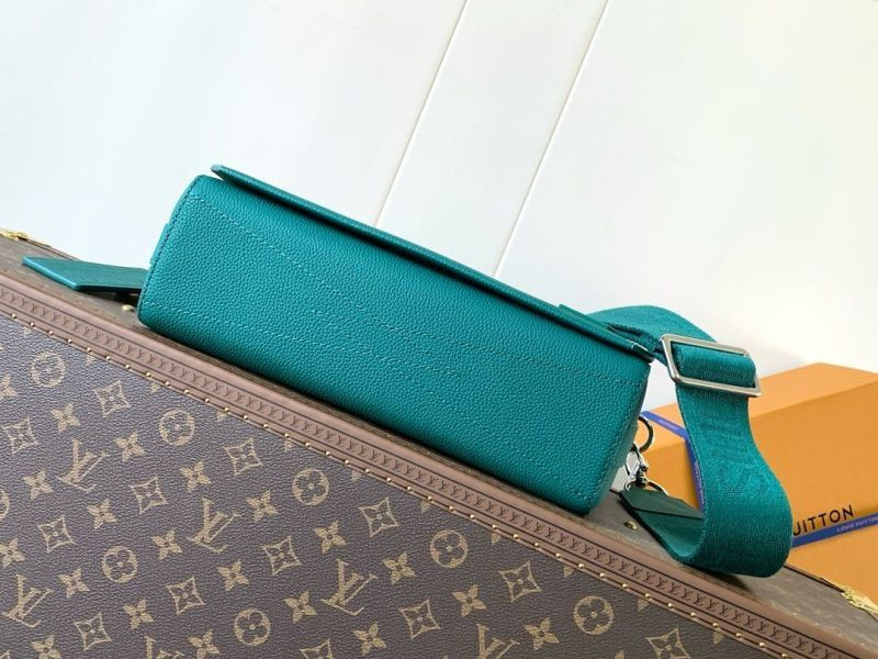 Louis Vuitton messenger