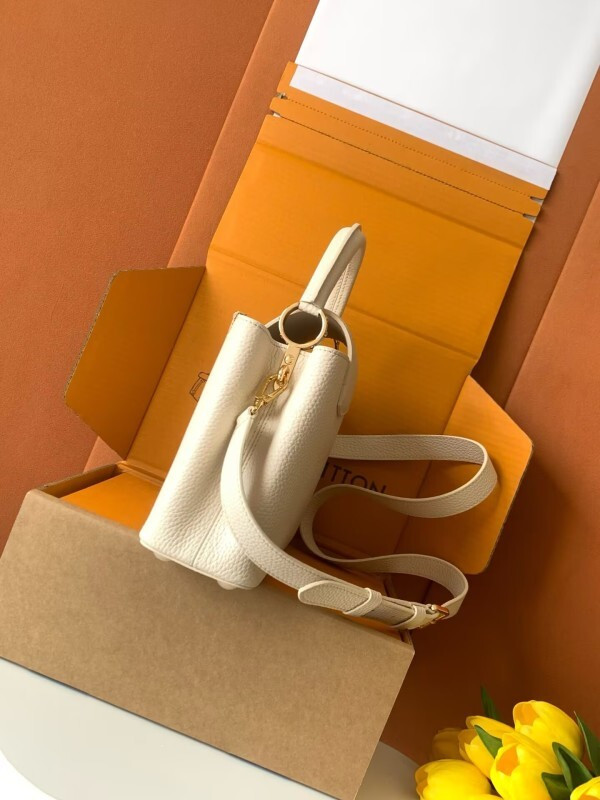 LV capucines