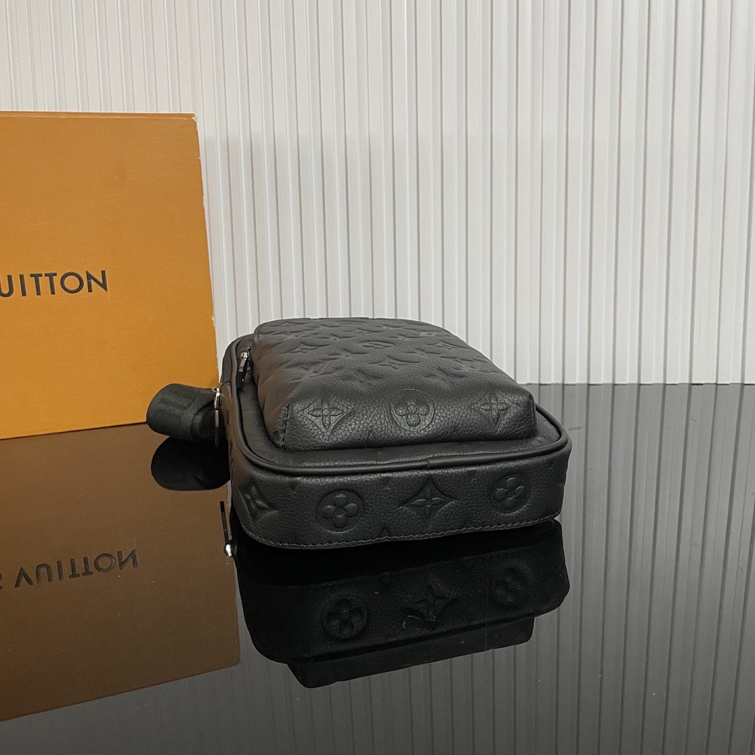 LV Avenue Slingbag PM Taurillon Monogram M2A354
