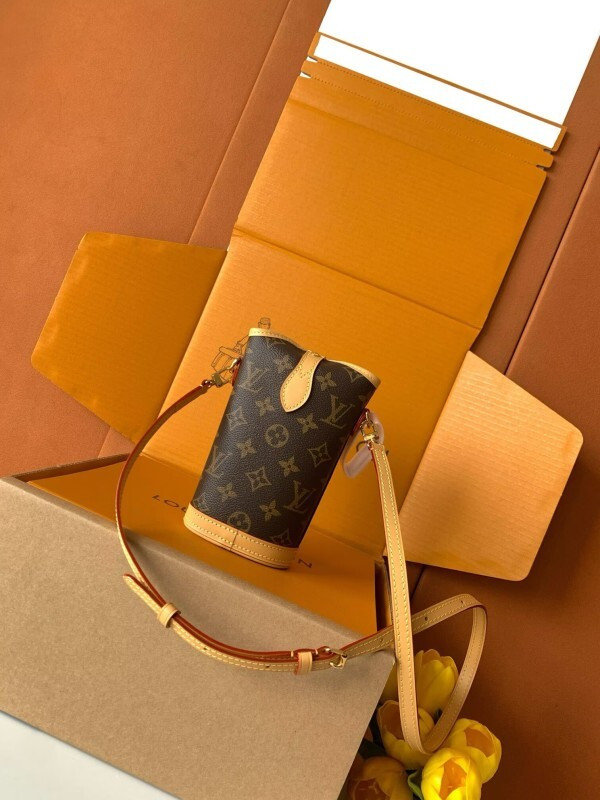 LV Fold Me Pouch (M80874)