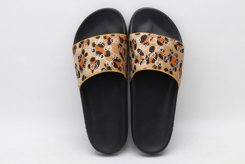 GUC LEATHER SLIDE