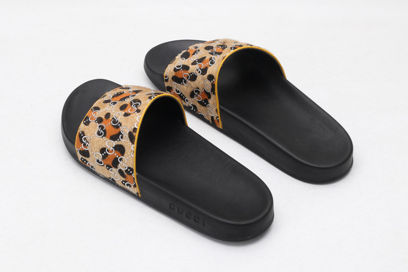 GUC LEATHER SLIDE