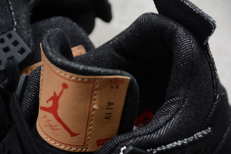 Jordan 4 Retro Levi
