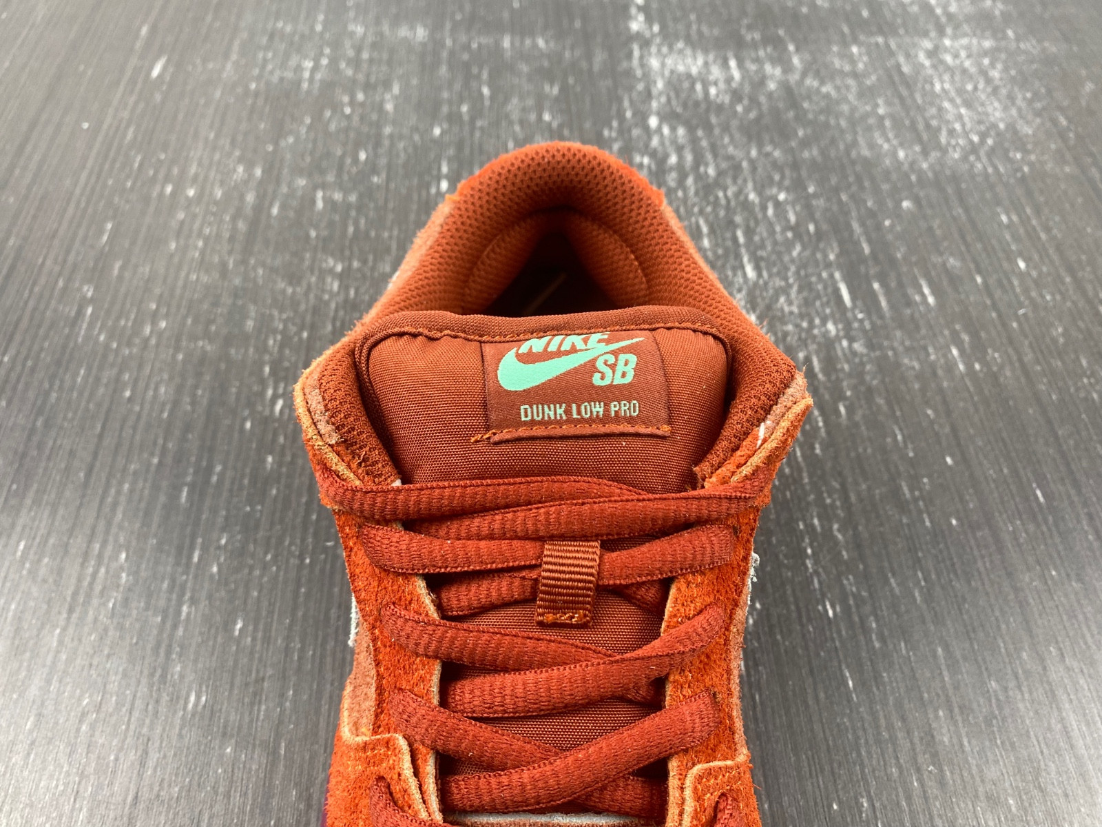 Nike SB Dunk Low "Mystic Red" DV5429-601