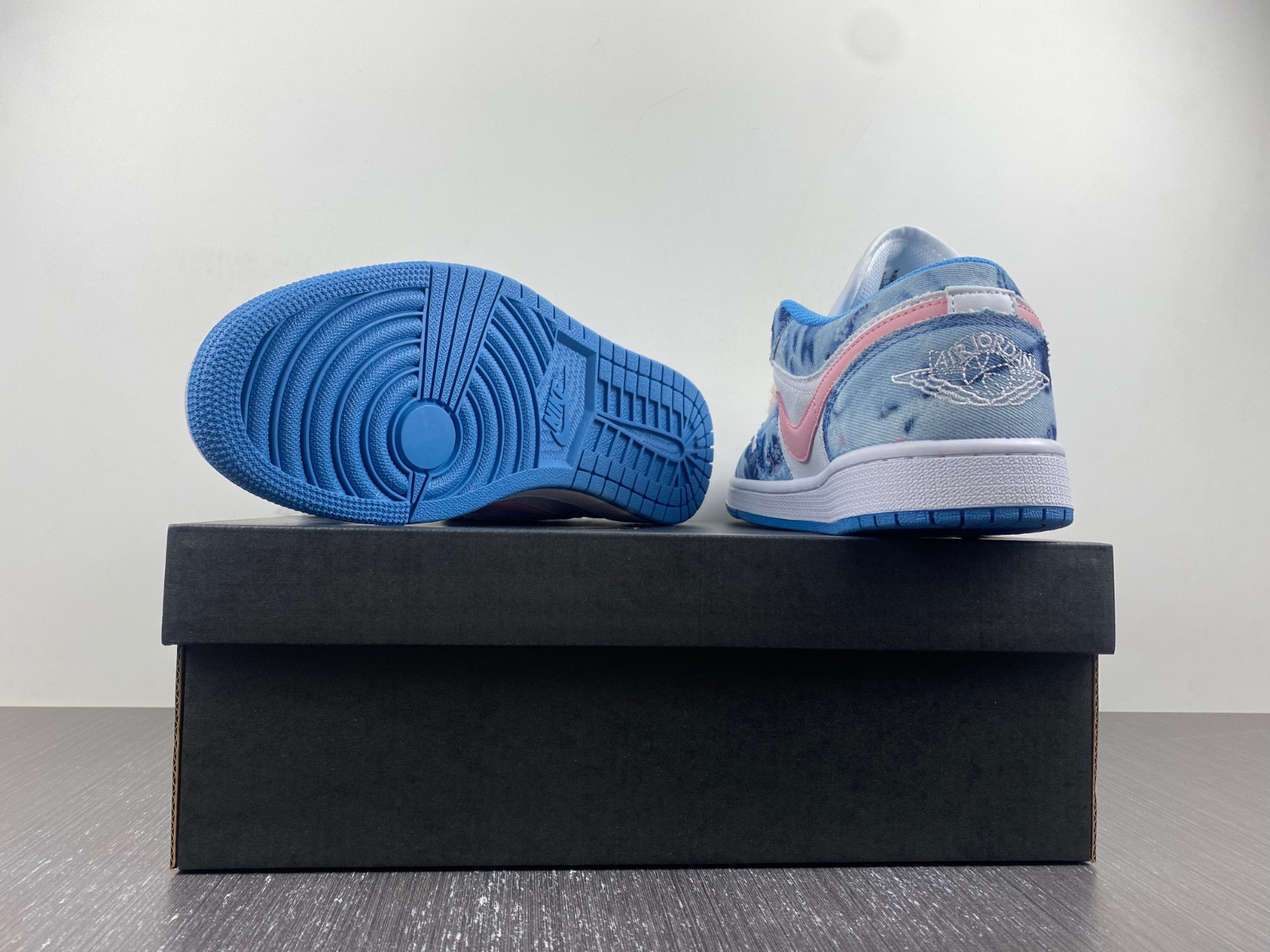 Jordan 1 Low Washed Denim (GS) DM8947-100