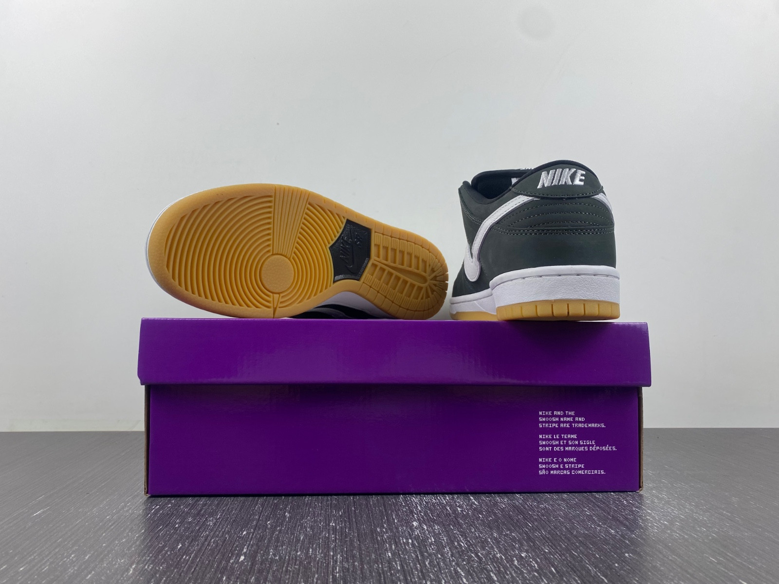 Dunk Low SB 