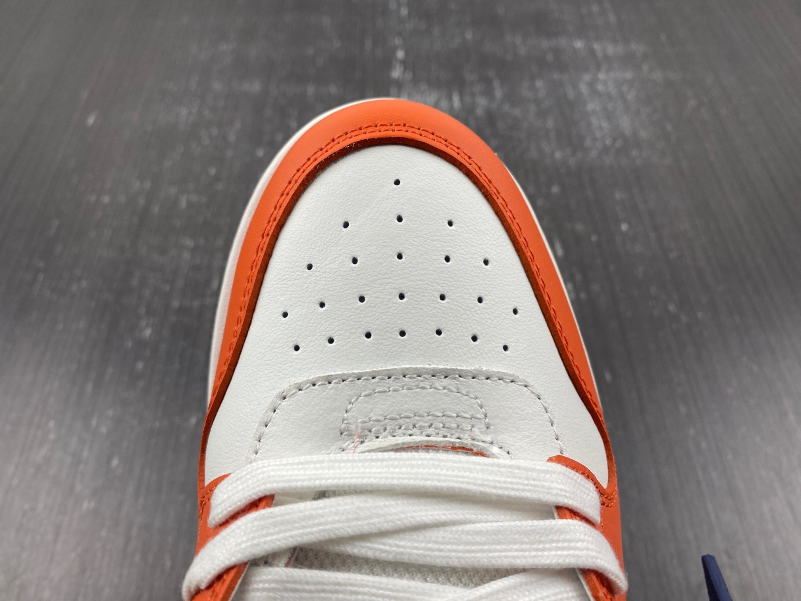 Off-White c/o Virgil Abloh