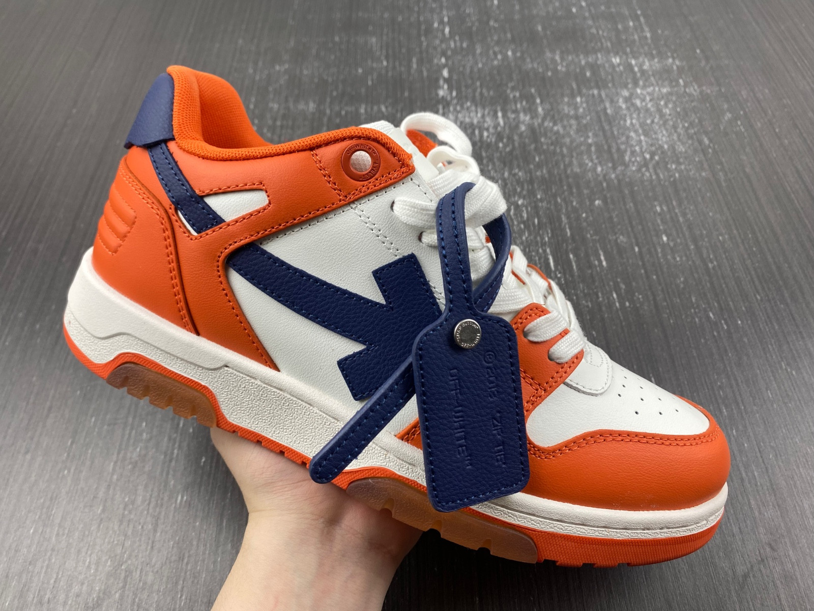 Off-White c/o Virgil Abloh
