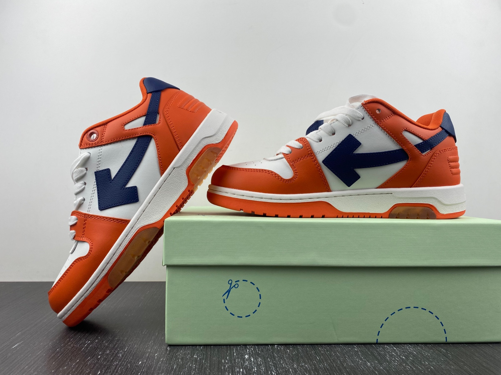 Off-White c/o Virgil Abloh