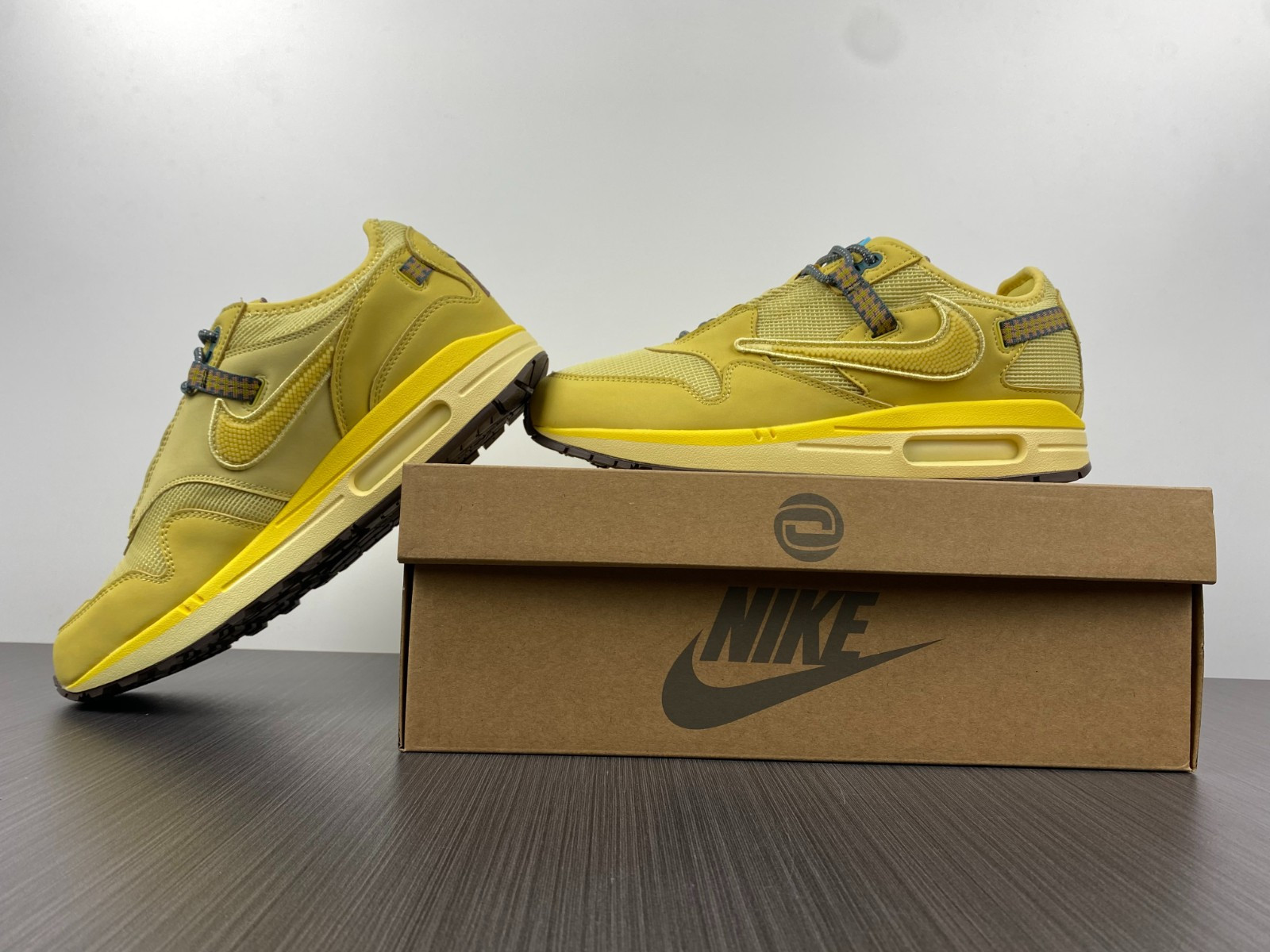 Travis Scott x Nike Air Max 1 "Wheat" DO9392-700