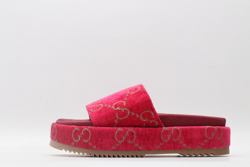 GUC LEATHER SLIDE