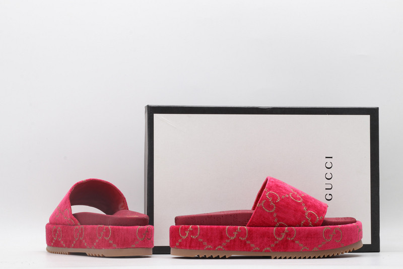 GUC LEATHER SLIDE