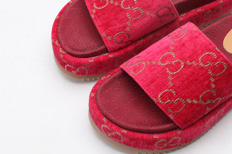 GUC LEATHER SLIDE