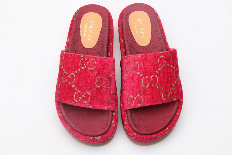 GUC LEATHER SLIDE