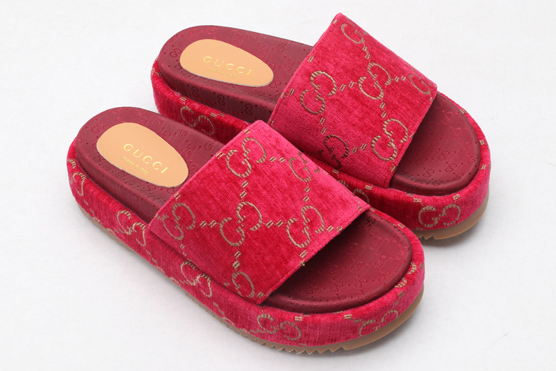 GUC LEATHER SLIDE