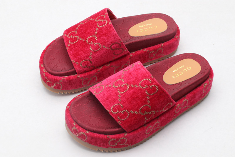 GUC LEATHER SLIDE