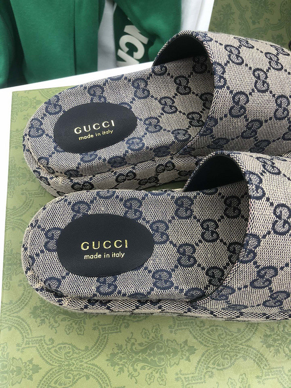 GUC LEATHER SLIDE