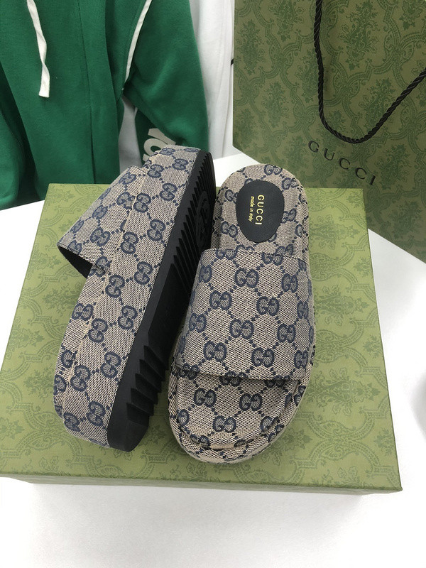 GUC LEATHER SLIDE