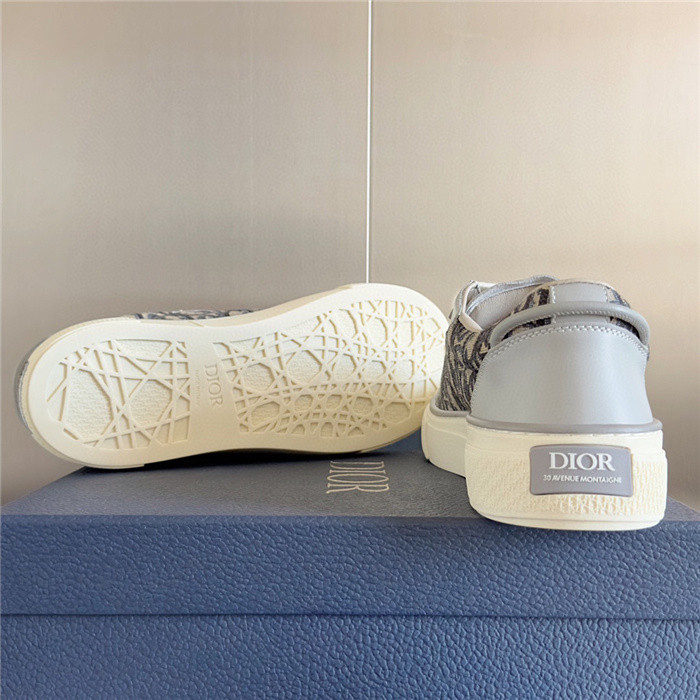 DR B33 SNEAKER
