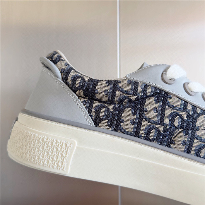 DR B33 SNEAKER