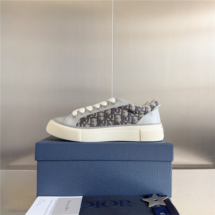 DR B33 SNEAKER
