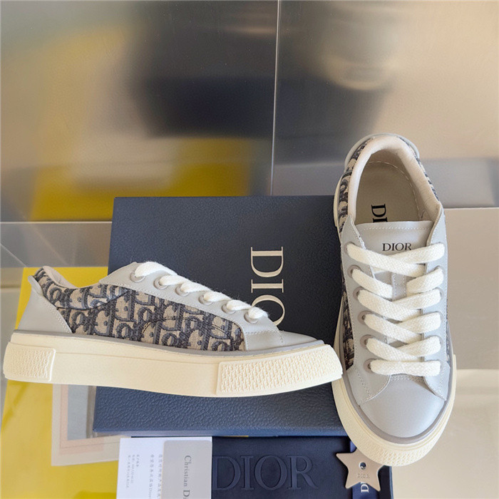 DR B33 SNEAKER
