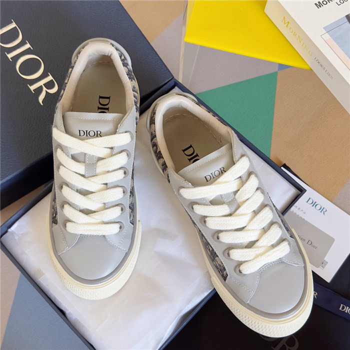 DR B33 SNEAKER