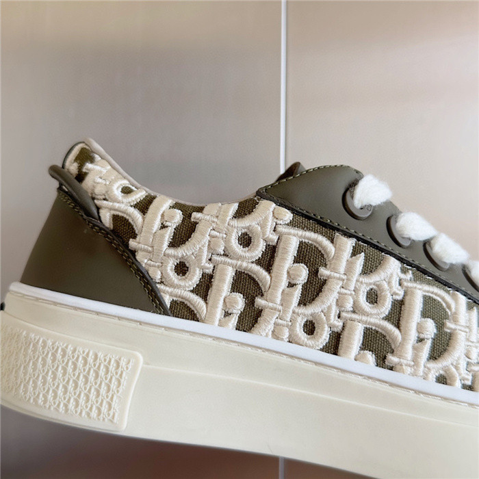 DR B33 SNEAKER