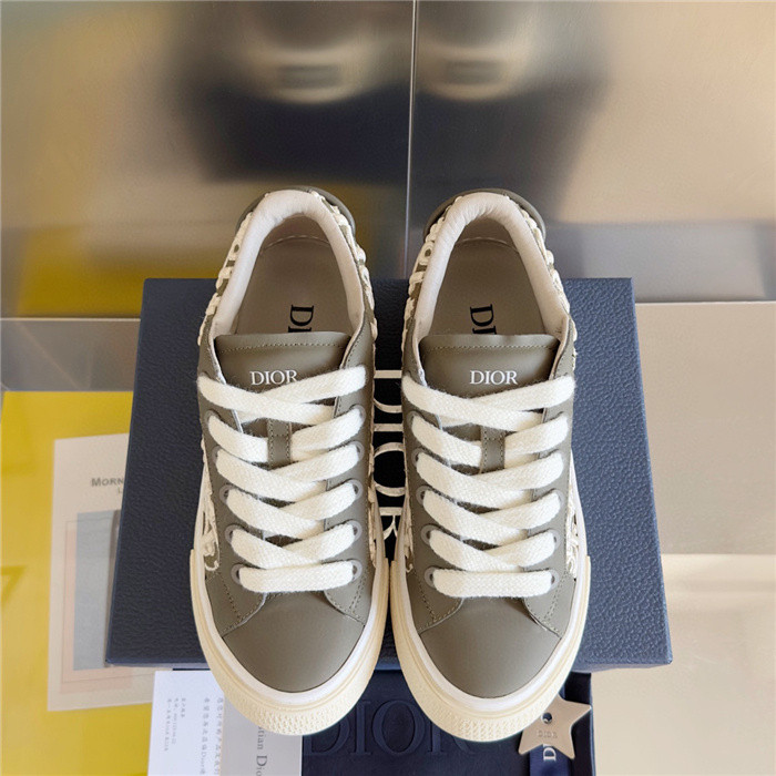 DR B33 SNEAKER