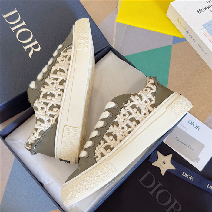 DR B33 SNEAKER