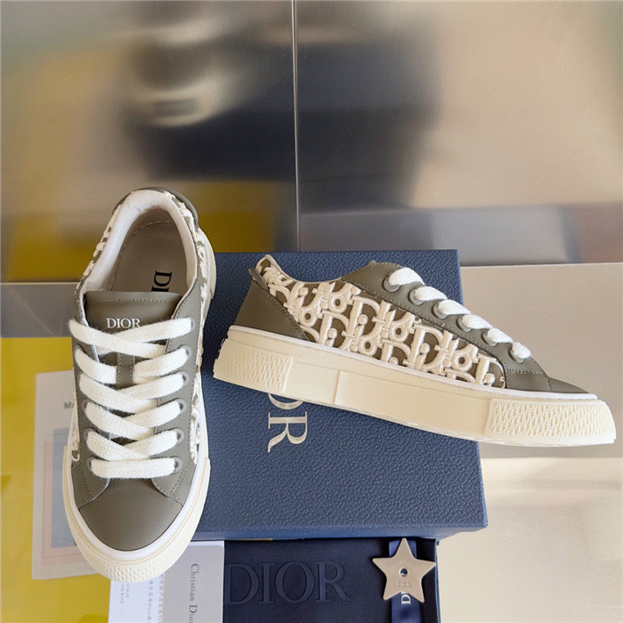 DR B33 SNEAKER