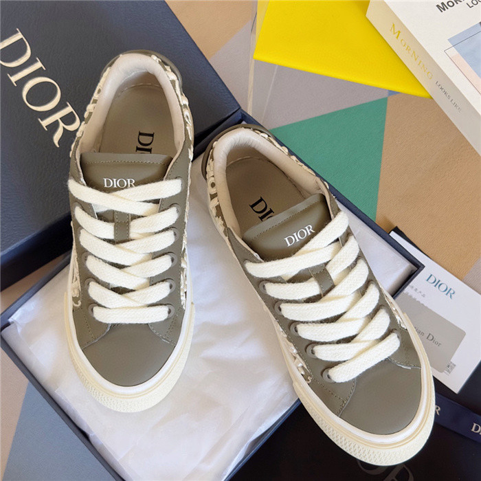 DR B33 SNEAKER