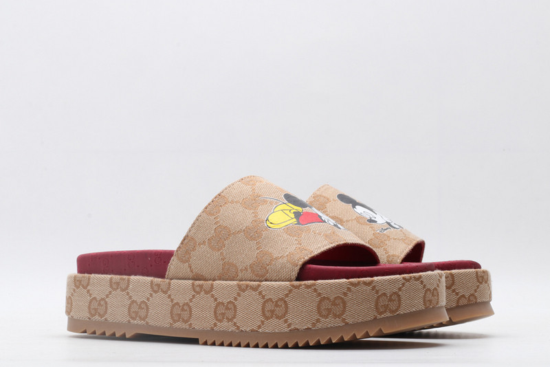 GUC LEATHER SLIDE