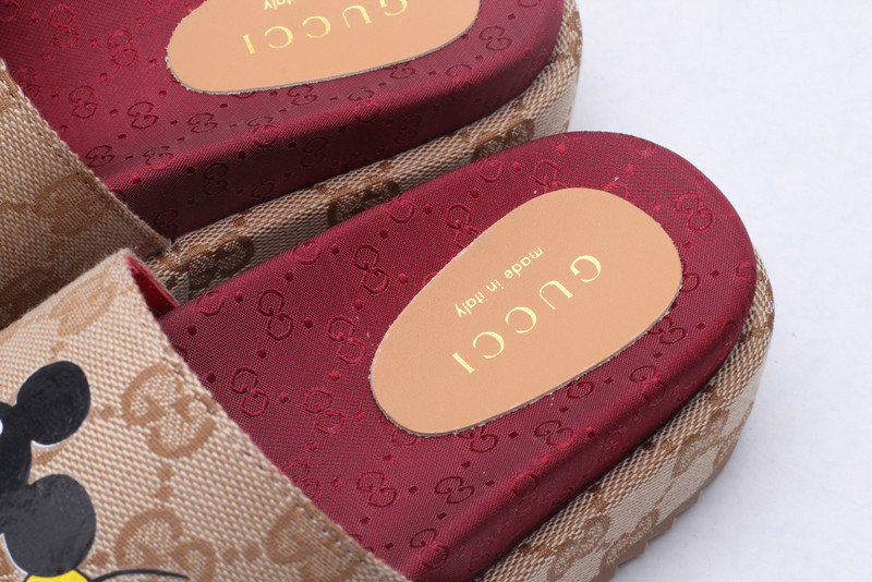 GUC LEATHER SLIDE