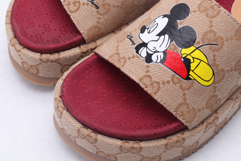 GUC LEATHER SLIDE