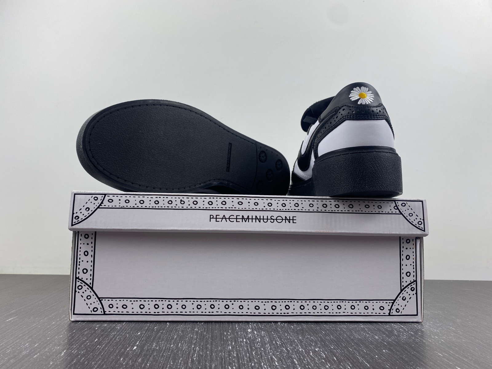 G-Dragon x Nike Kwondo 1 "Panda" DH2482-101